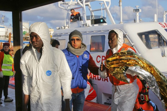 Flüchtlinge, die von der Küstenwache gerettet und auf Lampedusa gebracht wurden. Seit 2013 hat sich nicht viel geändert.