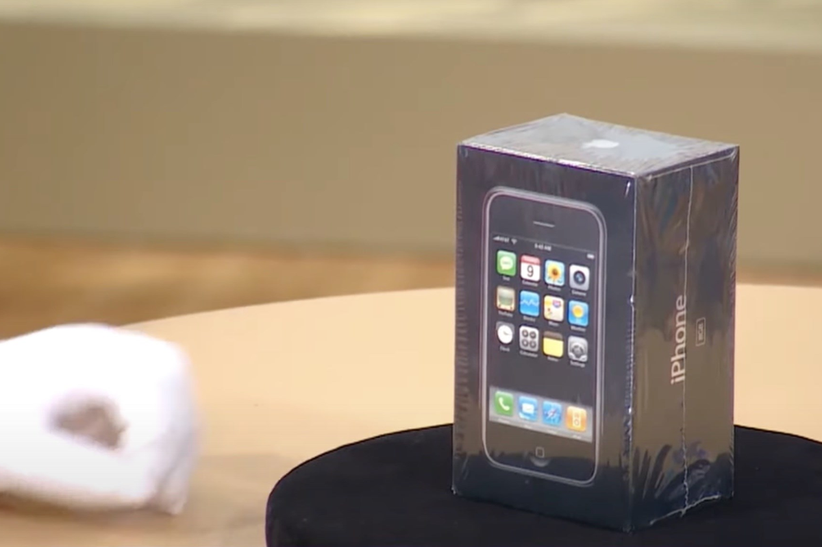 L'iPhone 2G vendu à plus de 58 000 francs.