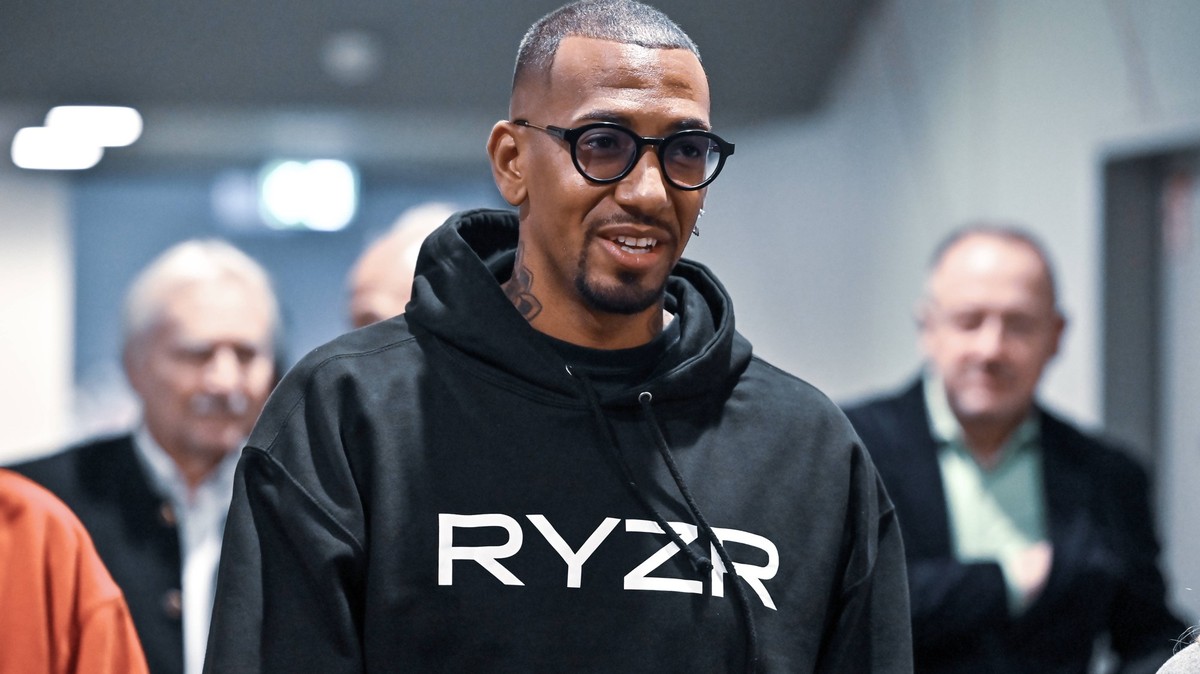 GER, Bayern, Muenchen, Fussball, FC Bayern Muenchen - SV Werder Bremen, in der Allianz Arena, Muenchen, Bundesliga, 5. Spieltag, 26.09.25, v.l. Jerome Boateng, beim Spiel des FC Bayern Muenchen gegen  ...