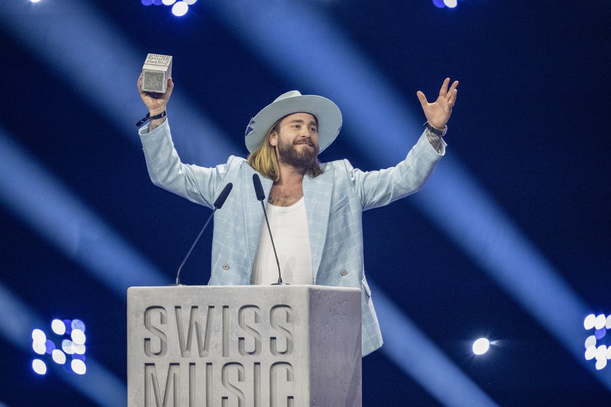Baschi thanks for winning the, Best Male Act, during the award ceremony of the Swiss Music Awards in Zuerich, Switzerland, May 8, 2024. (KEYSTONE/Urs Flueeler)