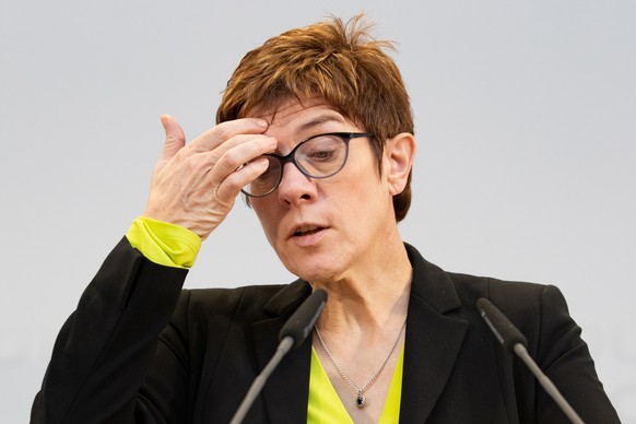 epa07283209 Christian Democratic Union (CDU) party chairwoman Annegret Kramp-Karrenbauer speaks during a presser after the party&#039;s executive board meeting in Potsdam near Berlin, Germany, 14 Janu ...
