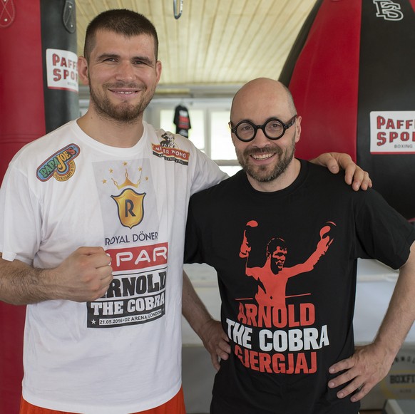 Kosovo-Albanian born Swiss Heavyweight boxer Arnold &quot;The Cobra&quot; Gjergjaj, left, pictured with his coach and manager Angelo Gallina, right, in his box gym Arnold BoxFit in Pratteln near Basel ...