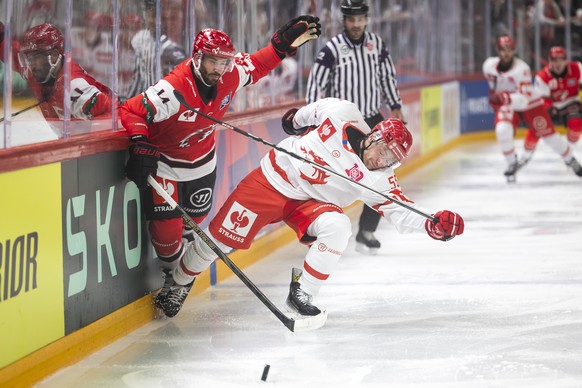 Lausanne's Jason Fuchs, left, and Ocelari Trinec's Marian Adamek, right, fight for the puck during the Champions Hockey League between Switzerland's Lausanne HC, LHC and Czech Republic& ...