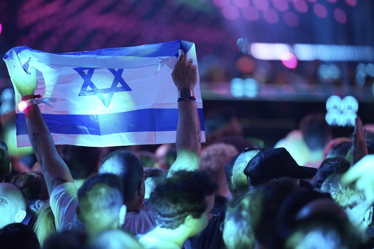 An Israeli fan waits for Yuval Raphael from Israel to perform the song "New Day Will Rise" during the second semi-final of the 69th Eurovision Song Contest, in Basel, Switzerland, Thursday,  ...