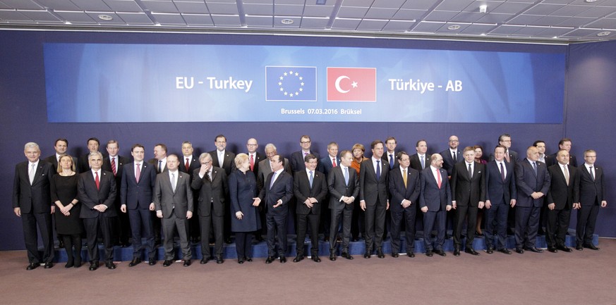 Staatschefs der EU-Mitgliedsländer beim Treffen mit der türkischen Regierung in Brüssel.