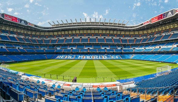 Der Blick auf die Tribünen des Estadio Santiago Bernabéu.