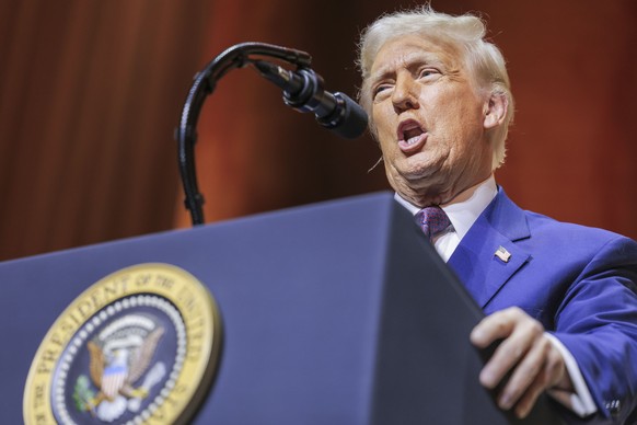 epa11911644 US President Donald J. Trump addresses the Republican Governors Association meeting at the National Building Museum in Washington, DC, USA, 20 February 2025. EPA/SHAWN THEW / POOL