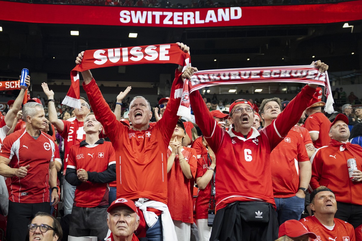epa13082402 Swiss fans cheer prior to the World Cup round of 32 soccer match between Switzerland and Algeria at the BC Place stadium in Vancouver, Canada, 02 July 2026. EPA/PETER KLAUNZER EDITORIAL US ...