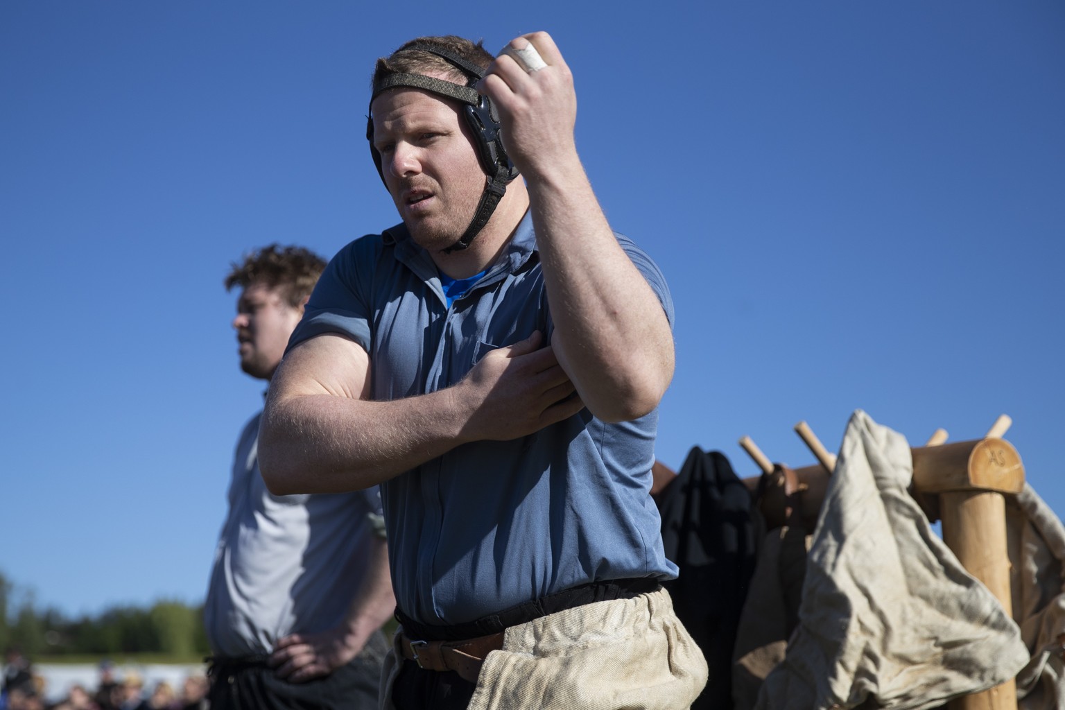 Matthias Glarner vor seinem Kampf gegen Philipp Roth im ersten Gang beim Oberaargauischen Schwingfest, am Samstag, 8. Juni 2019, in Grafenried. (KEYSTONE/Peter Klaunzer)