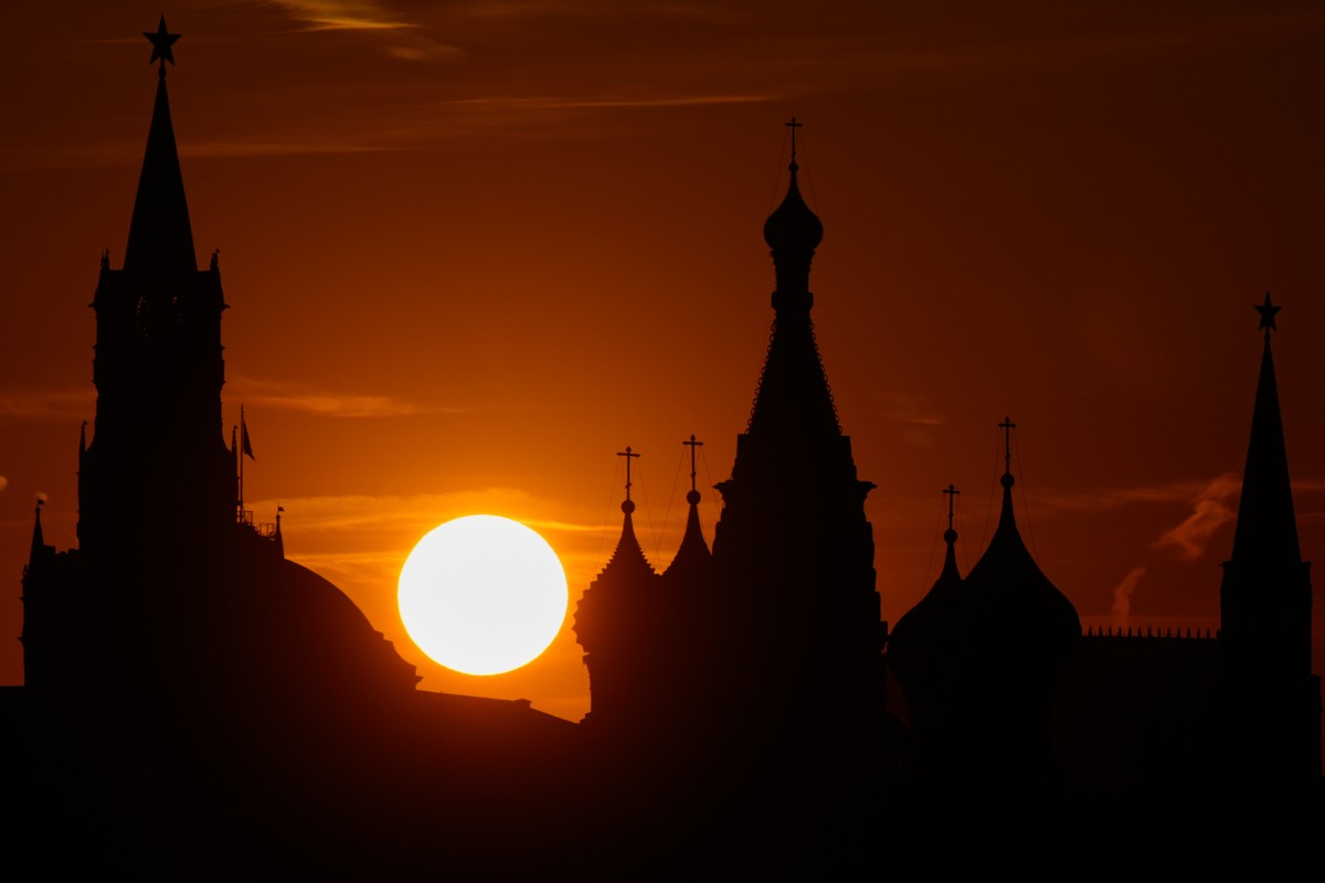 The sun sets behind the Kremlin and St. Basil's Cathedral in Moscow, Monday, May 4, 2026. (AP Photo/Pavel Bednyakov)
Russia Daily Life