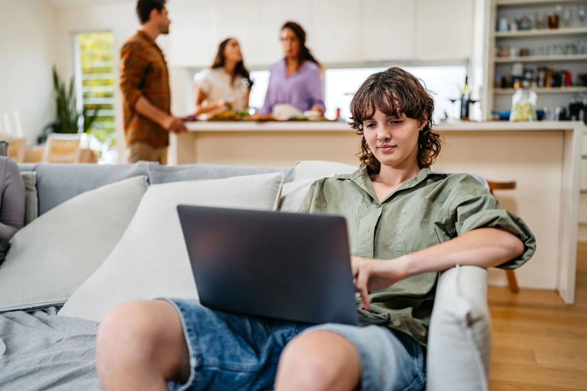 En Suisse, les mineurs capables de discernement peuvent décider de manière purement juridique et autonome de subir une opération de changement de sexe.