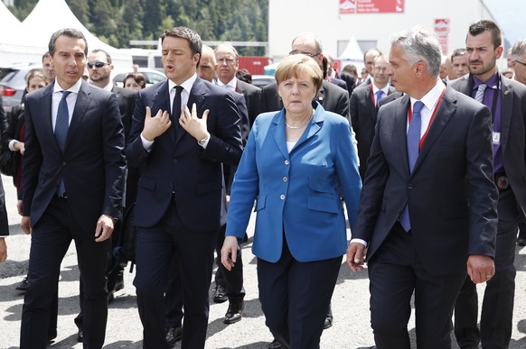 Swiss Federal Councillor Didier Burkhalter, right, walks next to German Chancellor Angela Merkel, Italian Prime Minister Matteo Renzi and Austrian Chancellor Christian Kern, from right to left, on the ...