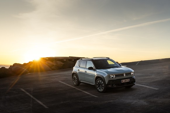 Renault 4 E-Tech electric
