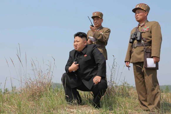 Feuer frei: Nordkoreas Machthaber Kim Jong Un bei einer Militärübung.