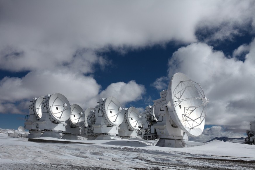 Das Atacama Large Millimeter/submillimeter Array (ALMA) ist ein internationales Radioteleskop-Observatorium in den nordchilenischen Anden.