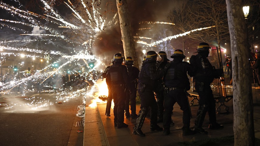 wieder-protest-gegen-rentenreform-in-paris
