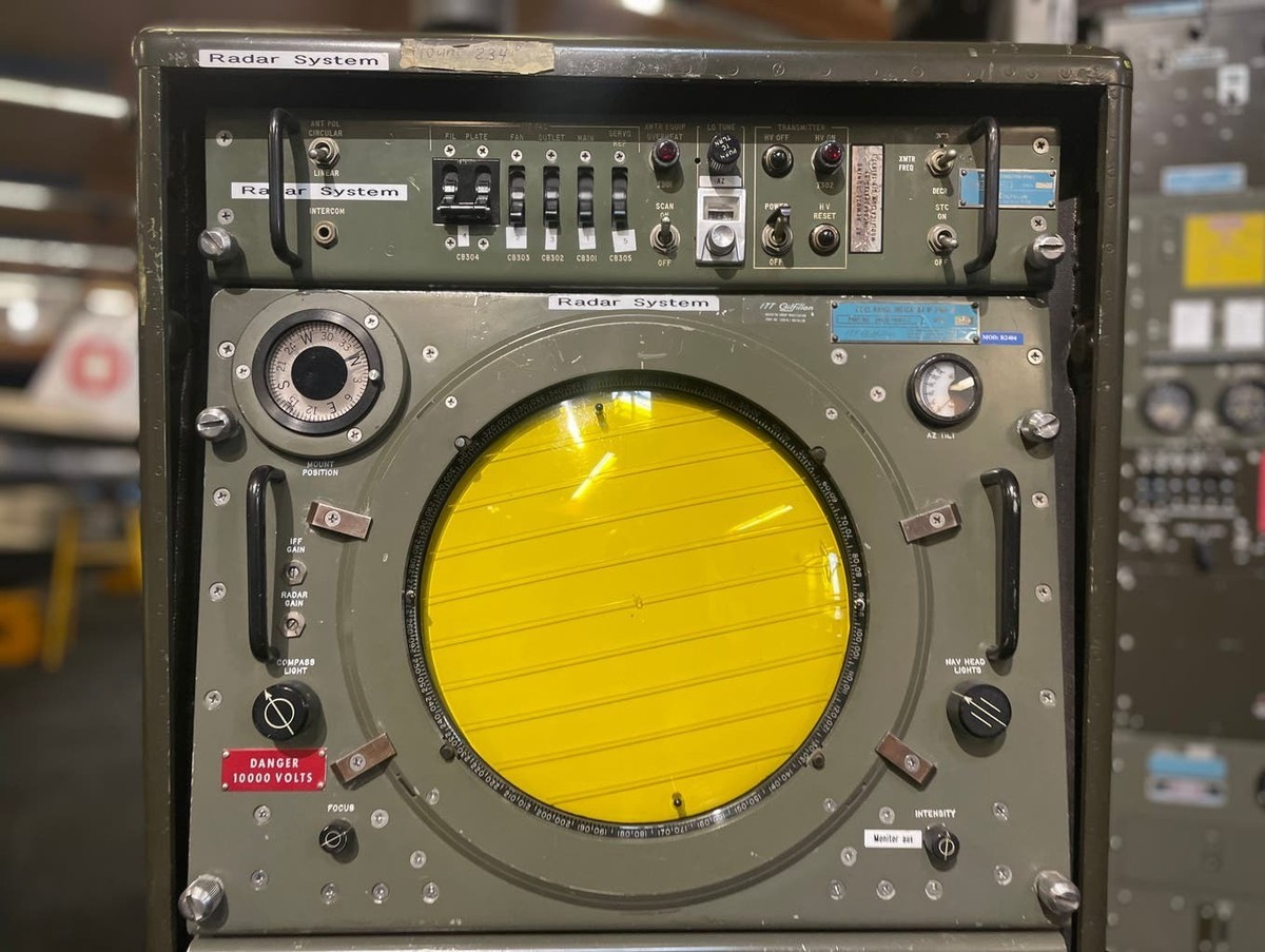 Le radar Quadradar: l’outil utilisé par le contrôleur lors de l’accident. Il est aujourd’hui exposé au musée de l’aviation de Dübendorf.