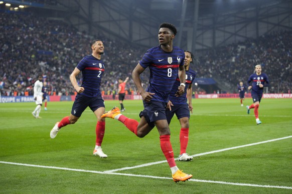 France&#039;s Aur茅lien Tchouameni, center, celebrates after heading the ball to score his side&#039;s second goal during an international friendly soccer match between France and Cote d&#039;Ivoire at ...