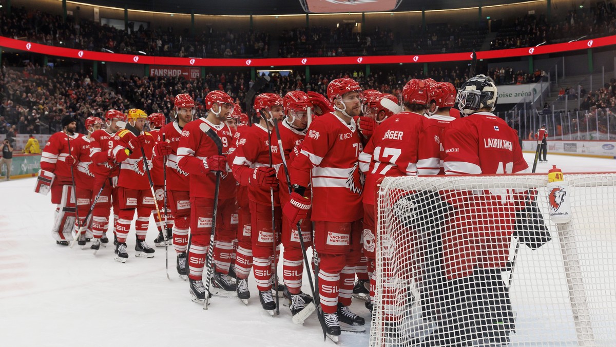 Lausanne's players celebrate after defeating the team Rapperswil-Jona Lakers, during a National League regular season game of the Swiss Championship between Lausanne HC and SC Rapperswil-Jona Lak ...