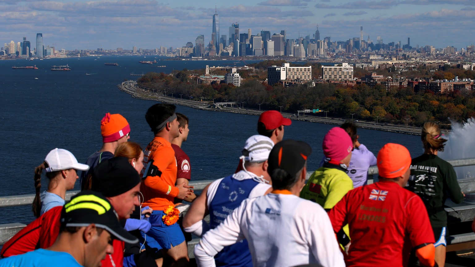 Manhattan is seen in the distance as runners cross the Verrazano–Narrows Bridge during the 2016 New York City Marathon in the Manhattan borough of New York City, NY, U.S. November 6, 2016. REUTERS/Bre ...