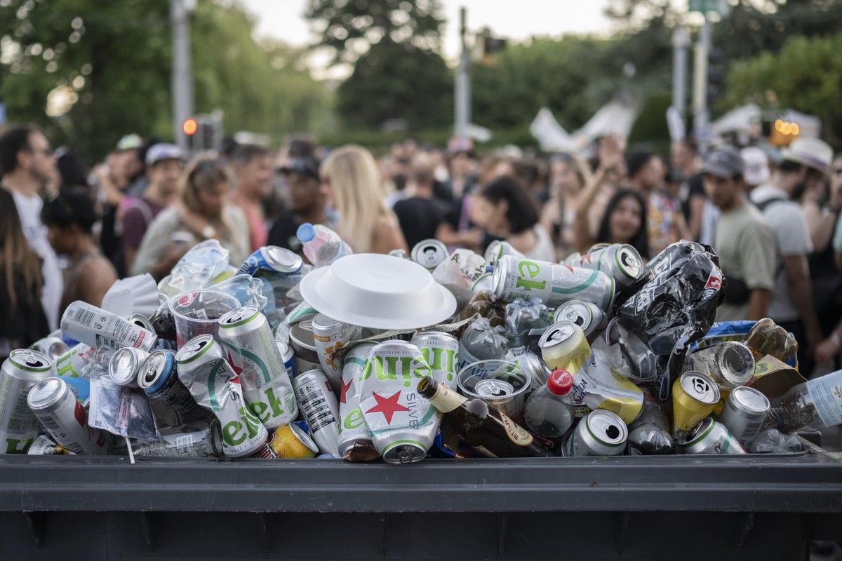 Trash during the 29th Street Parade in the city center of Zurich, Switzerland, Saturday, August 13, 2022. The annual dance music event Street Parade runs this year under the claim "THINK". ( ...