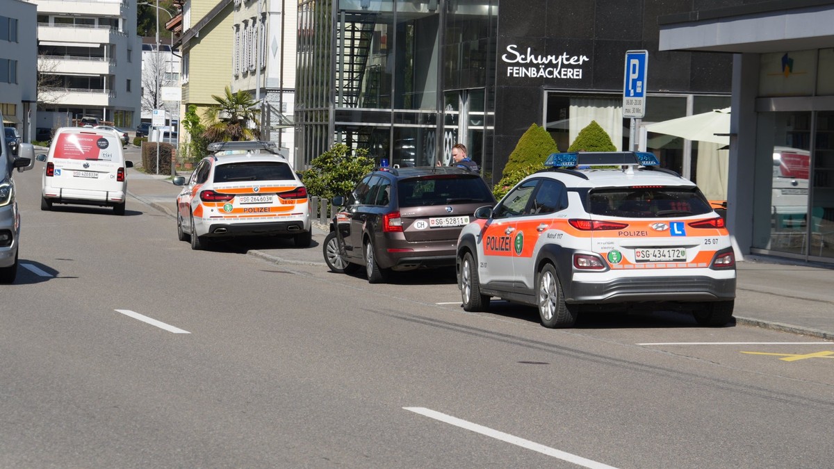 Die Polizei ist mit einem Grossaufgebot im Einsatz.