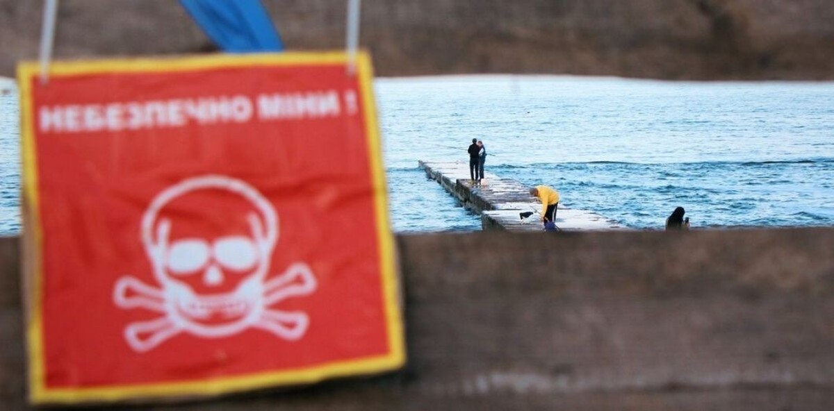 Les mines russes pouvant s'échouer sur le sable, la plage d'Odessa est fermée. Mais les habitants s'en moquent. | Pierre Polard