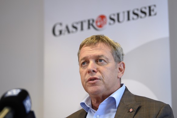 Casimir Platzer, Praesident GastroSuisse, spricht an einer Medienkonferenz von Gastrosuisse zu den Beschluessen des Bundesrates, am Mittwoch, 25. August 2021 in Bern. (KEYSTONE/Anthony Anex)