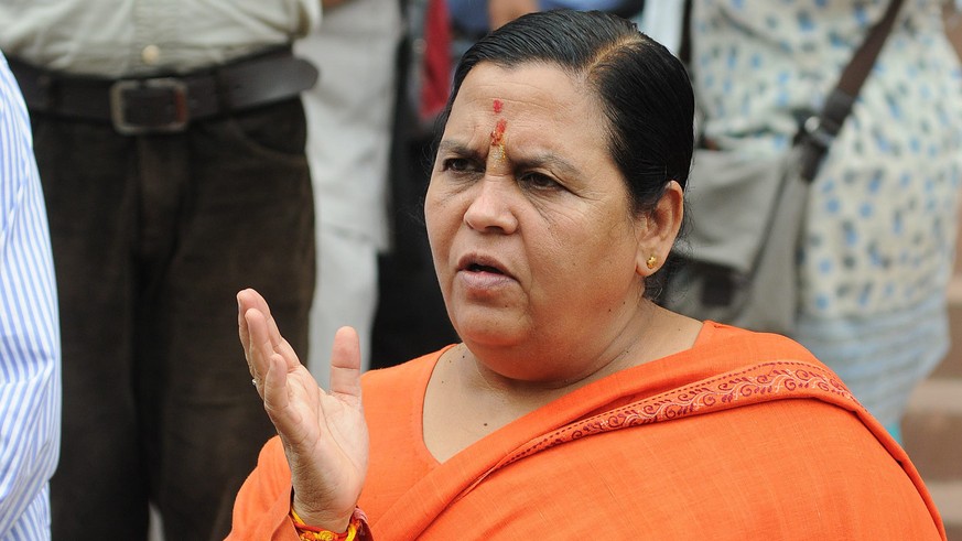 epa05430229 Indian Minister for Water Resources, River Development Uma Bharti arrive at the Indian Parliament House in New Delhi, India, 18 July 2016. Parliament&#039;s Monsoon Session begins to discu ...