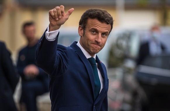 epa09914841 French President Emmanuel Macron waves as he leaves after his visit at the &#039;Percy&#039; Army Hospital in Clamart, near Paris, France, 28 April 2022. Macron met soldiers injured during ...