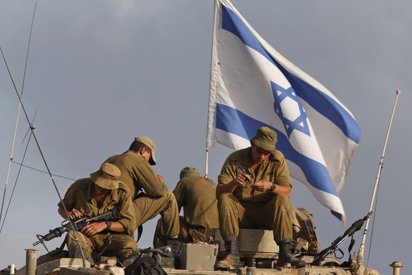 Israelische Truppen bei der Grenze zu Gaza.