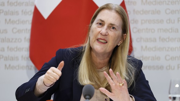 Staatsekretaerin Helene Budliger Artieda, Direktorin des Staatssekretariats fuer Wirtschaft SECO, spricht waehrend einer Medienkonferenz des Bundesrates zum Lohnschutz, am Mittwoch, 19. Februar 2025,  ...