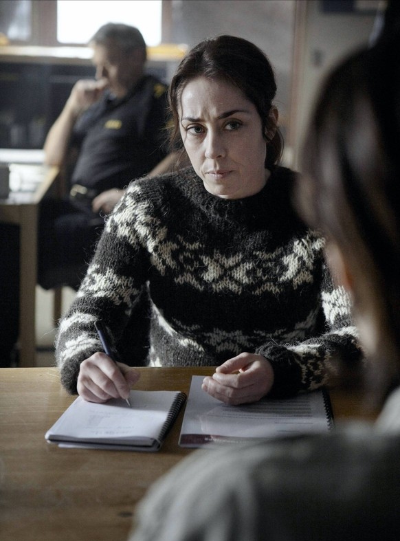 Sofie Grabol Television: The Killing Forbrydelsen FORBRYDELSEN Tv-Serie, Dk/S/N/Ger 2007-2012, 07 January 2007 Lund Sofie Grabol bliver mere og mere bekymret for Lisbeth Thomsens Lotte Munk sikkerhed. ...