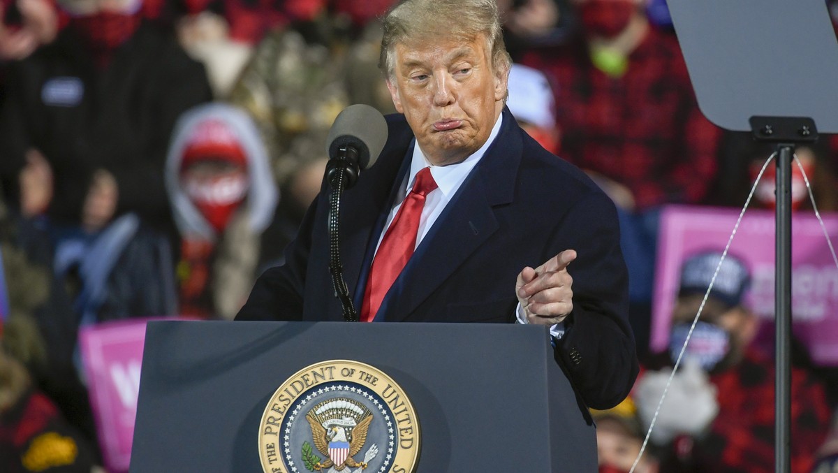 epaselect epa08710740 US President Donald J. Trump speaks during a 'Make America Great Again' election campaign rally at Duluth International Airport in Duluth, Minnesota, USA, 30 September  ...