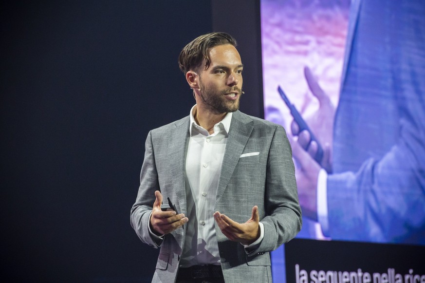 Der Neurowissenschaftler Benjamin Bargetzi hat sich als Keynote-Speaker und KI-Experte international einen Namen gemacht.