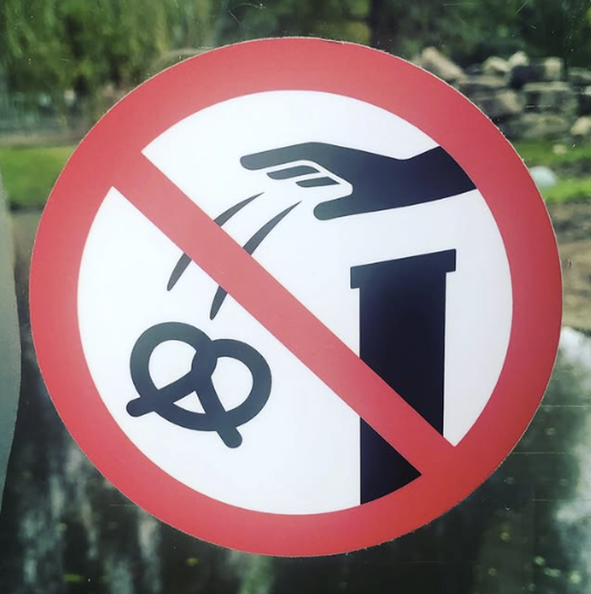 Lustige und verwirrende Schilder