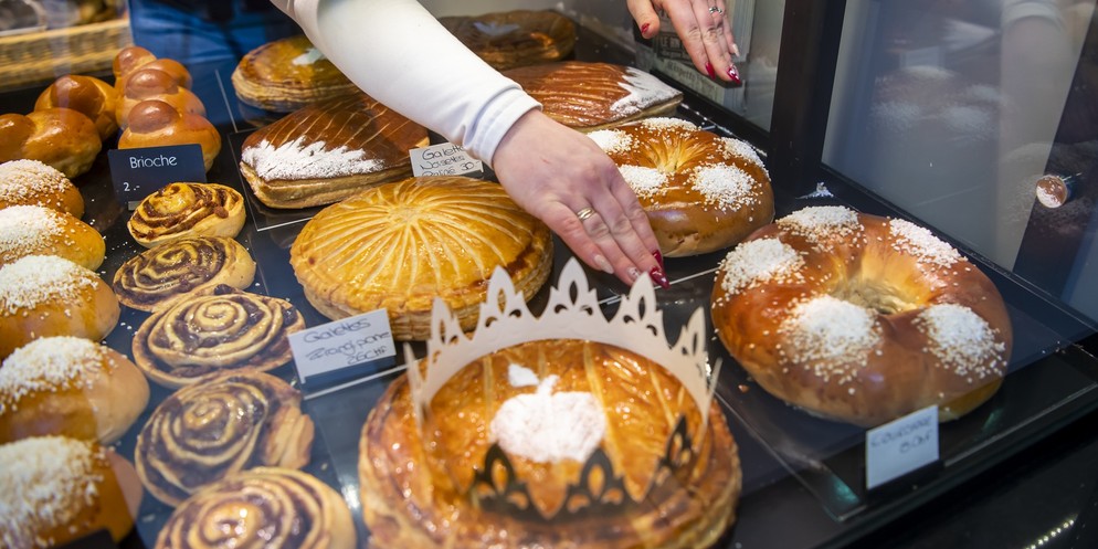 Am Dreikönigstag gibt es in der Bäckerei weniger «Gipfeli» dafür umso mehr Dreikönigskuchen. Für die Bäckereien ist der Tag stressig, die Kunden schätzen aber das feine Gebäck und die Tradition.