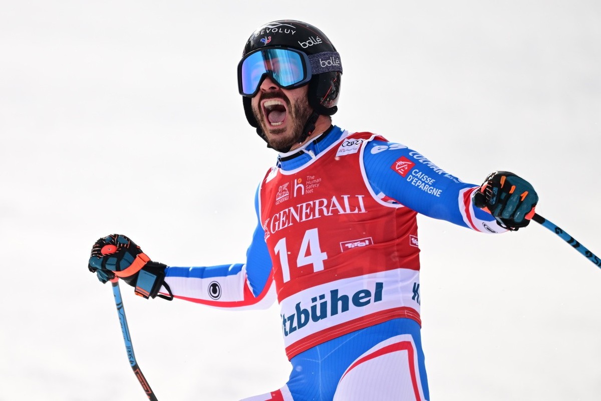 epa11089469 Cyprien Sarrazin of France reacts in the finish area during the Men's Downhill race at the FIS Alpine Skiing World Cup in Kitzbuehel, Austria, 19 January 2024. EPA/CHRISTIAN BRUNA