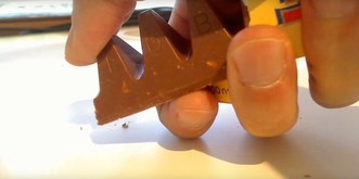 Wir haben unser Leben lang Toblerone falsch gegessen