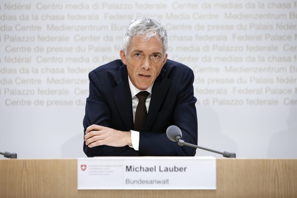 ARCHIV ZUR AUFHEBUNG DER IMMUNITAET VON BUNDESANWALT LAUBER, AM MONTAG, 24. AUGUST 2020 - Swiss Federal Attorney Michael Lauber speaks during a media conference at the Media Centre of the Federal Parl ...