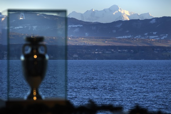 The &quot;Henri Delaunay trophy&quot; of the UEFA European Football Championship is displayed in front of the Mont Blanc, western Europe's highest mountain, and in front of the Lake of Geneva after the press conference after the meeting of the UEFA Executive Committee at the UEFA Headquarters, in Nyon, Thursday, December 7, 2017.(KEYSTONE/Laurent Gillieron)