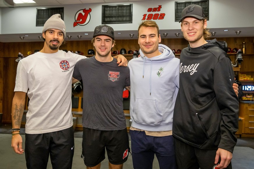 Jonas Siegenthaler, Nico Hischier, Timo Meier und Akira Schmid von den New Jersey Devils.