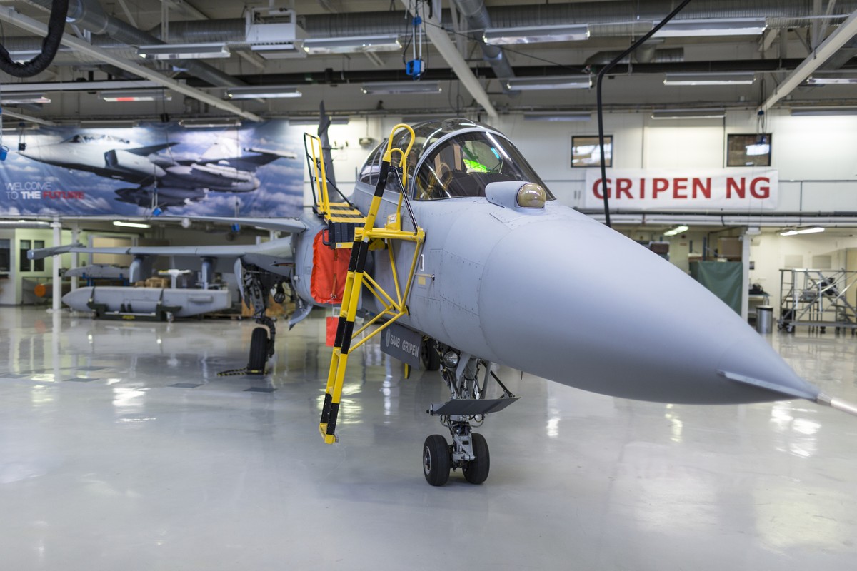 ARCHIV - ZUR MEDIENKONFERENZ VON BUNDESRAETIN VIOLA AMHERD UEBER DIE BESCHAFFUNG DER KAMPFJETS UND DIE LUFTABWEHR STELLEN WIR IHNEN FOLGENDES BILDMATERIAL ZUR VERFUEGUNG - A newly-built Gripen E fight ...