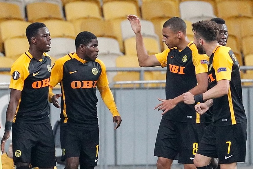 epa06277019 Young Boys&#039; Roger Assale (2-L) celebrates with teammates during the UEFA Europa League Group B, soccer match between Dynamo Kyiv and BSC Young Boys Bern at the Olimpiyskyi stadium in  ...