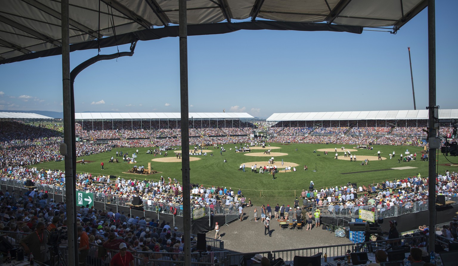 Die Schwinger Arena am Eidgenoessischen Schwing- und Aelplerfest (ESAF) Estavayer 2016 in Payerne, am Samstag, 26. August 2016. (KEYSTONE/Urs Flueeler)