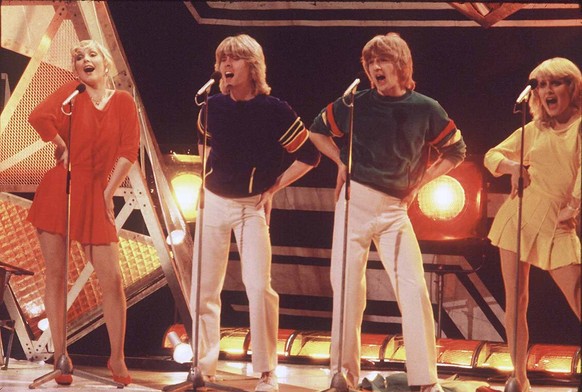 UK POP GROUP BUCKS FIZZ WHO WON THE 1981 EUROVISION SONG CONTEST WITH MAKING YOUR MIND UP / LTD UK POP GROUP BUCKS FIZZ WHO WON THE 1981 EUROVISION SONG CONTEST WITH MAKING YOUR MIND UP / LTD, PUBLICA ...