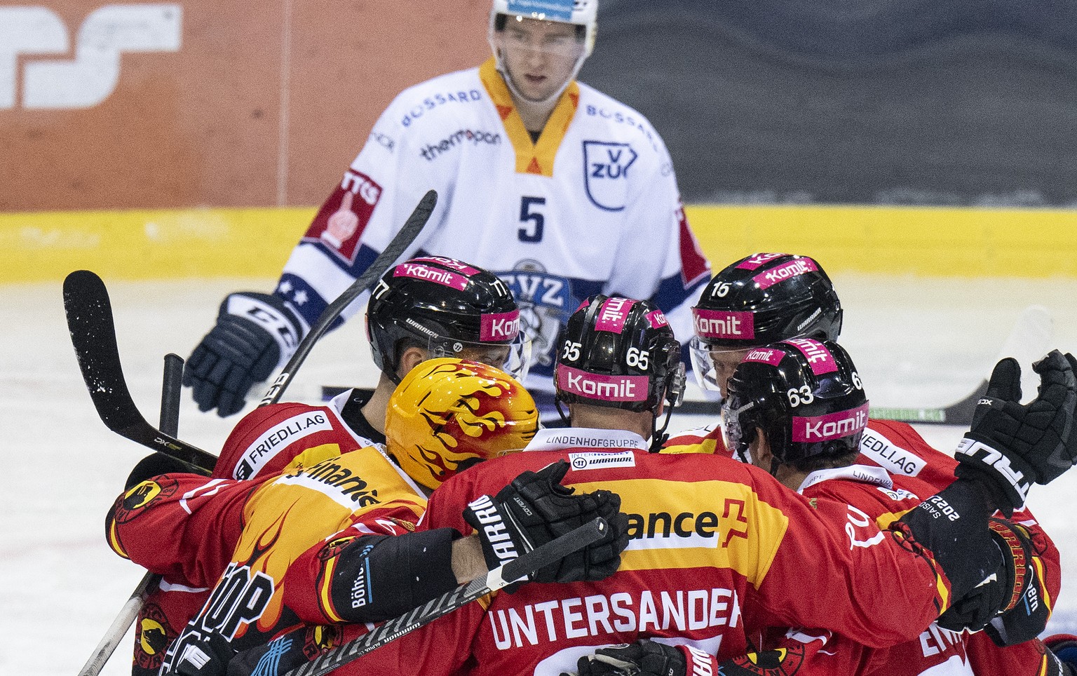 Berns Spieler feiern vor Zug