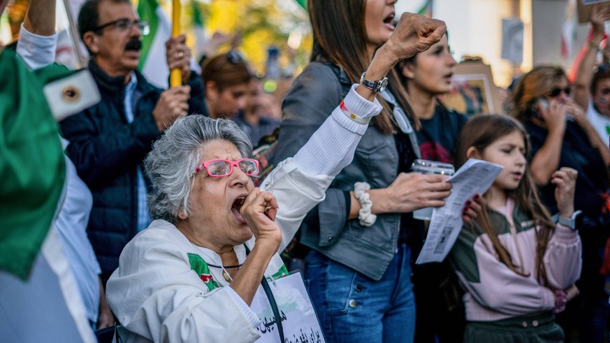 October 15, 2022, Washington, District of Columbia, United States: A woman screams out the name of Mahsa Amini while protesting for women s rights in Iran. The Iranian community of Washington, DC, gat ...