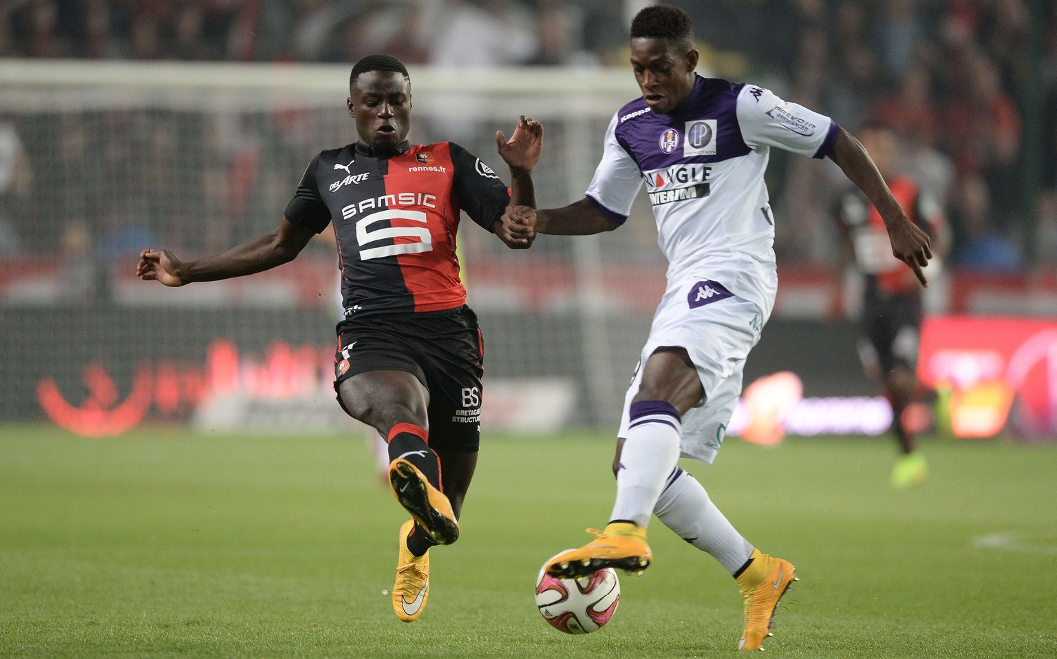 François Moubandje (r.) hat sich in der neuen Ligue-1-Saison bei Toulouse durchgesetzt.