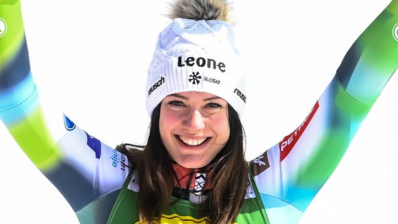 epa09835671 Winner Andreja Slokar of Slovenia celebrates in the finish area after the second run of the women&#039;s Slalom race at the FIS Alpine Skiing World Cup finals in Meribel, France, 19 March  ...